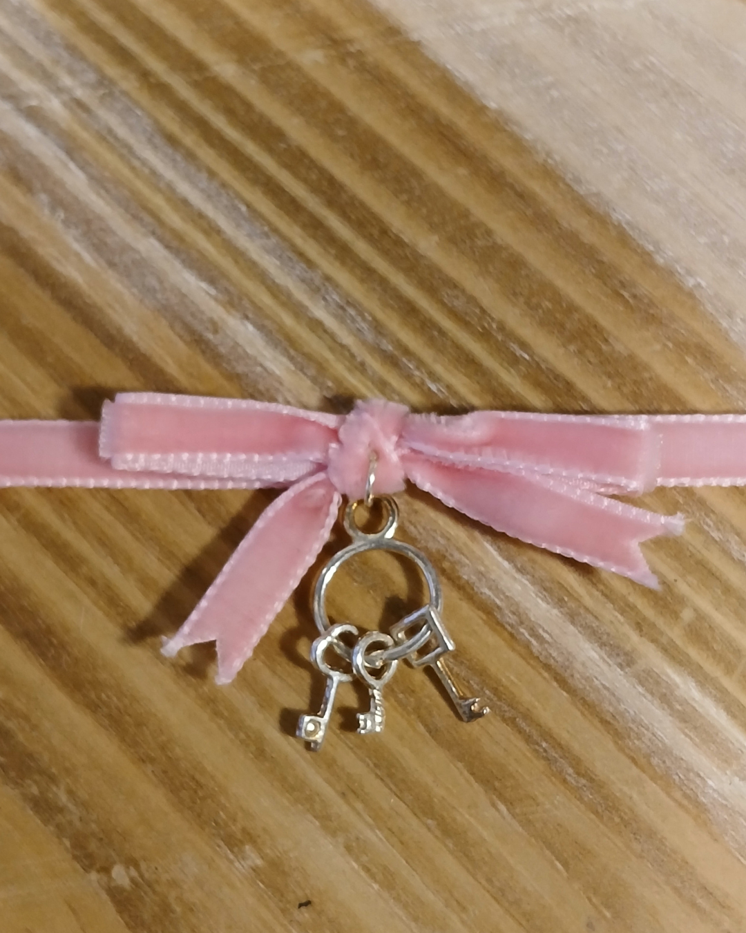 Velvet Choker Key Charm Bow Style