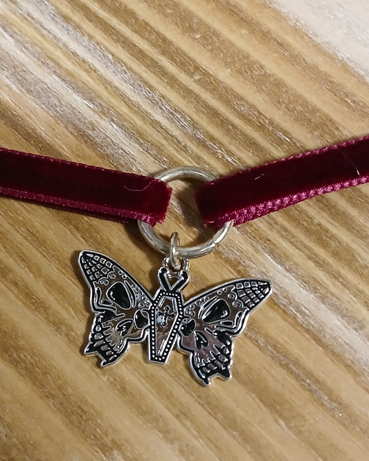 Velvet Choker Moth Charm Ring Style